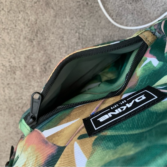LIKE NEW Dakine Essentials Pack Mini 7L - Palm Grove - Picture 10 of 10